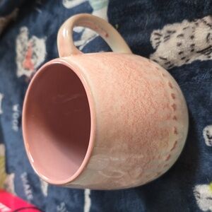 Beautiful Brand New (Sticker Removed to see manufacturer) Gibson Home Pink mug